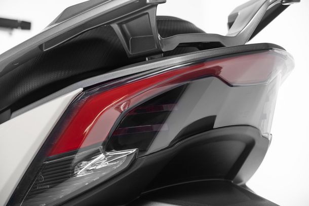 KYMCO Motorroller 300ccm - X-TOWN CT 300i ABS | X-förmige LED Rückleuchte