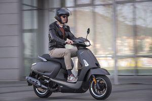 Kymco Like II S 125i Matt Schwarz